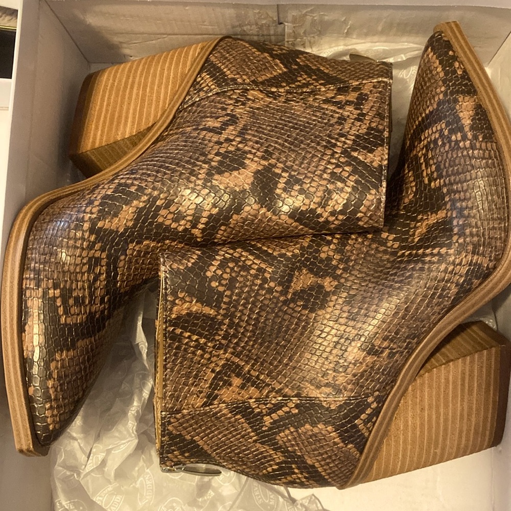 Steve Madden Albert brown snake pattern boot